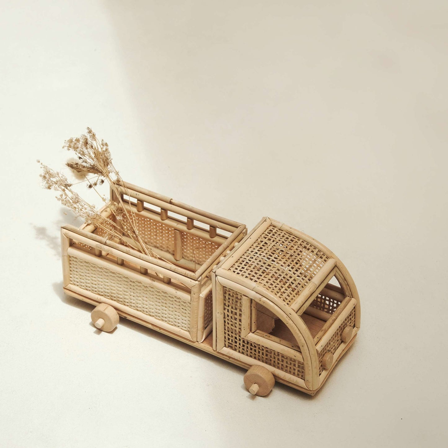 Rattan Truck